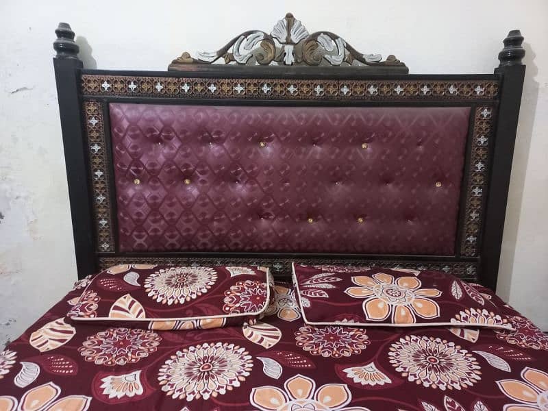 Beautiful iron bed 0