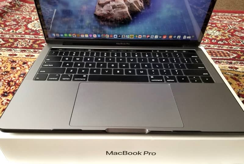 Apple MacBook Pro like new Condition with Touch Bar 8