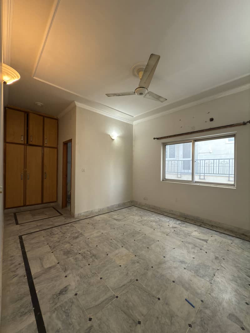 "Exquisite 1 Kanal Margalla View Home: A Spacious Haven of Beauty" 4