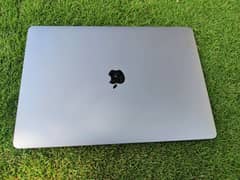 MacBook Pro 2018 15 inch Core i7 | 16/512 | 4 GB AMD Graphics Card