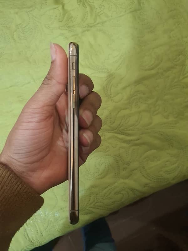 iphone xs 256 gb non pta condition 10by 8 3