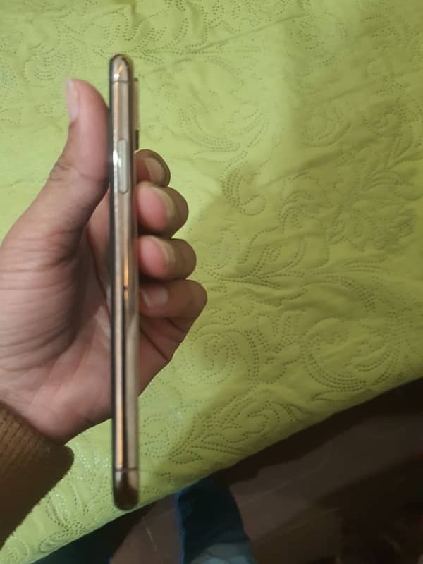 iphone xs 256 gb non pta condition 10by 8 7