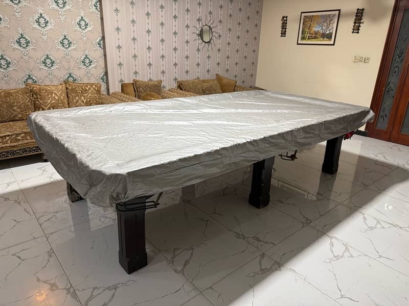 Reley brand table only use in home size 5. by 10   1 inch pathar 7