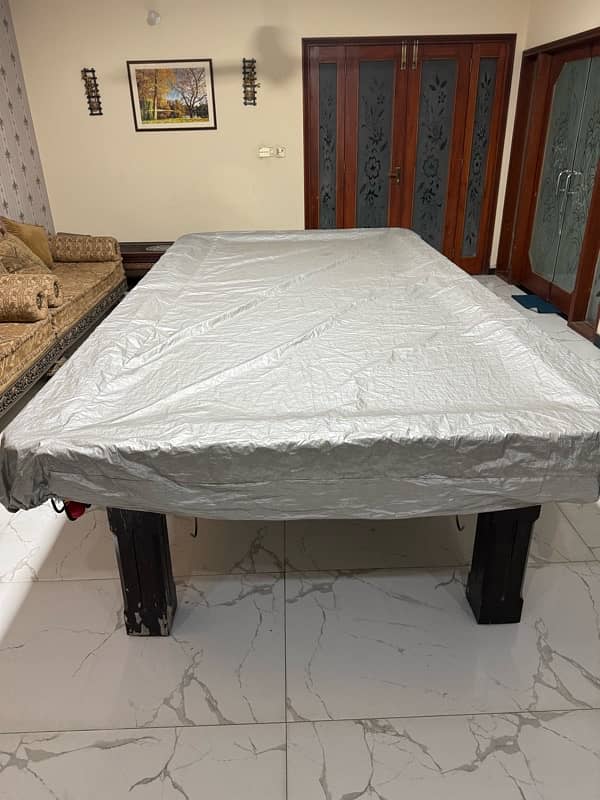 Reley brand table only use in home size 5. by 10   1 inch pathar 9