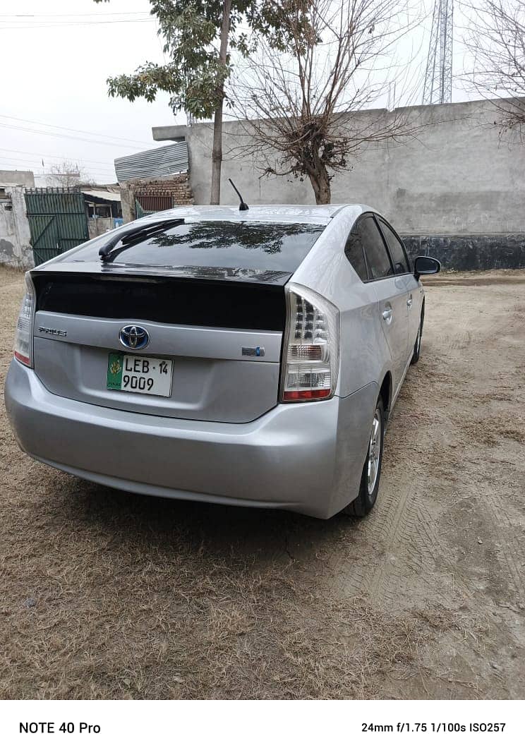 Toyota Prius 2011 6