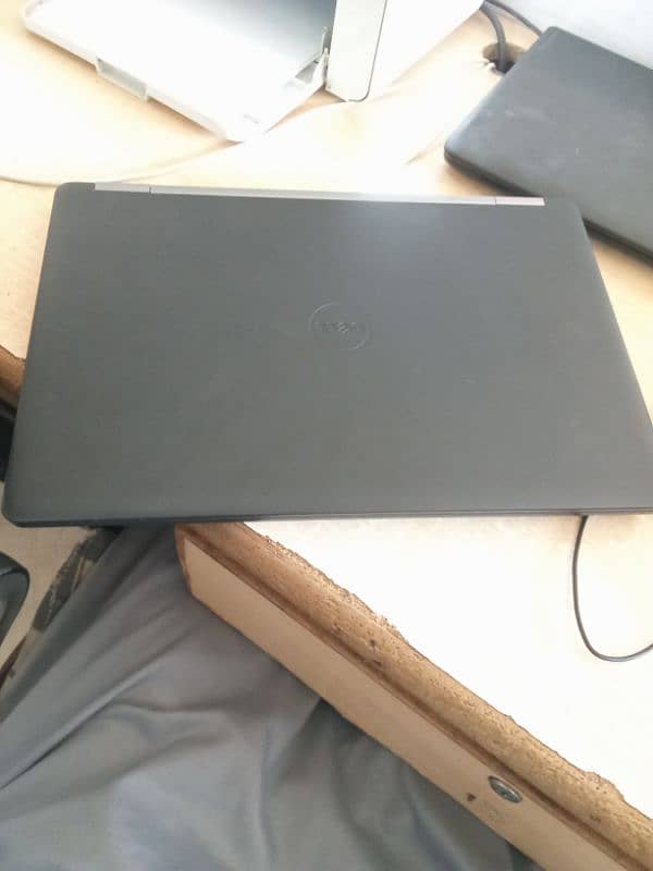 Dell latitude E5570 0