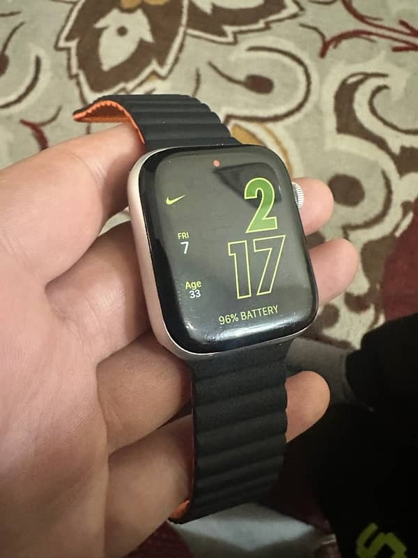 Apple Watch Series 6 (Silver Colour) 0