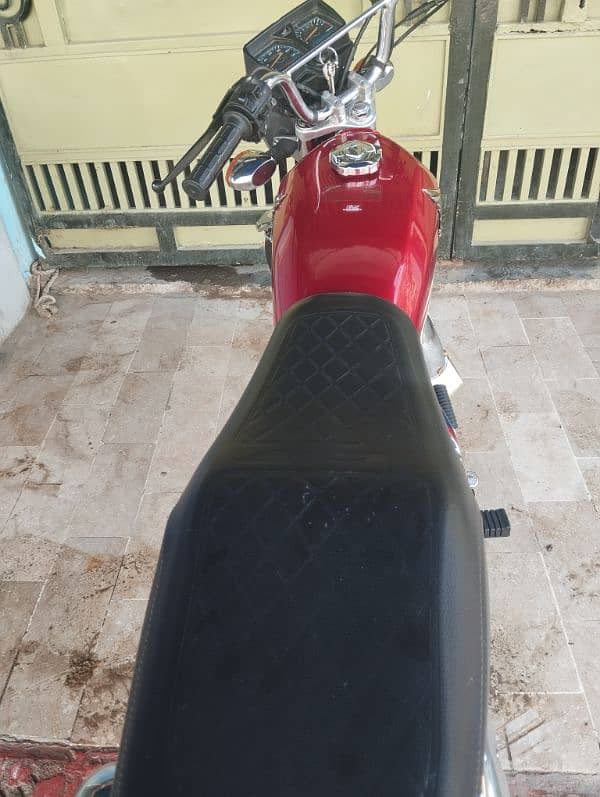 Honda 125 Special addition 6