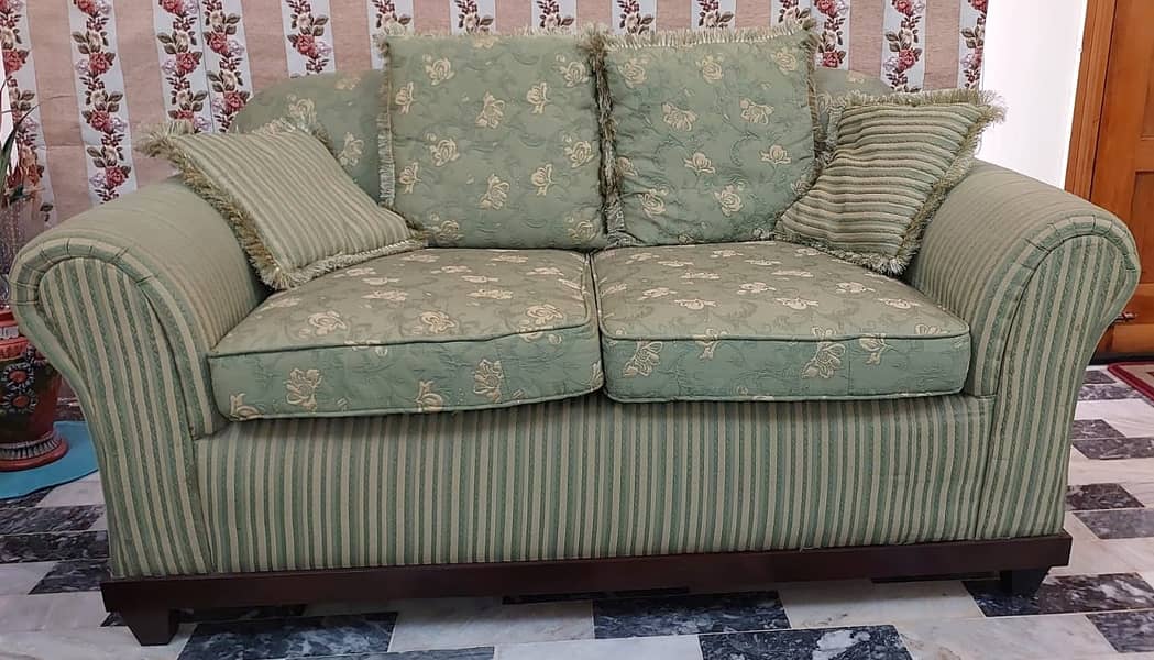 7-Seater Sofa Set in Excellent Condition – Elegant & Comfortable 0