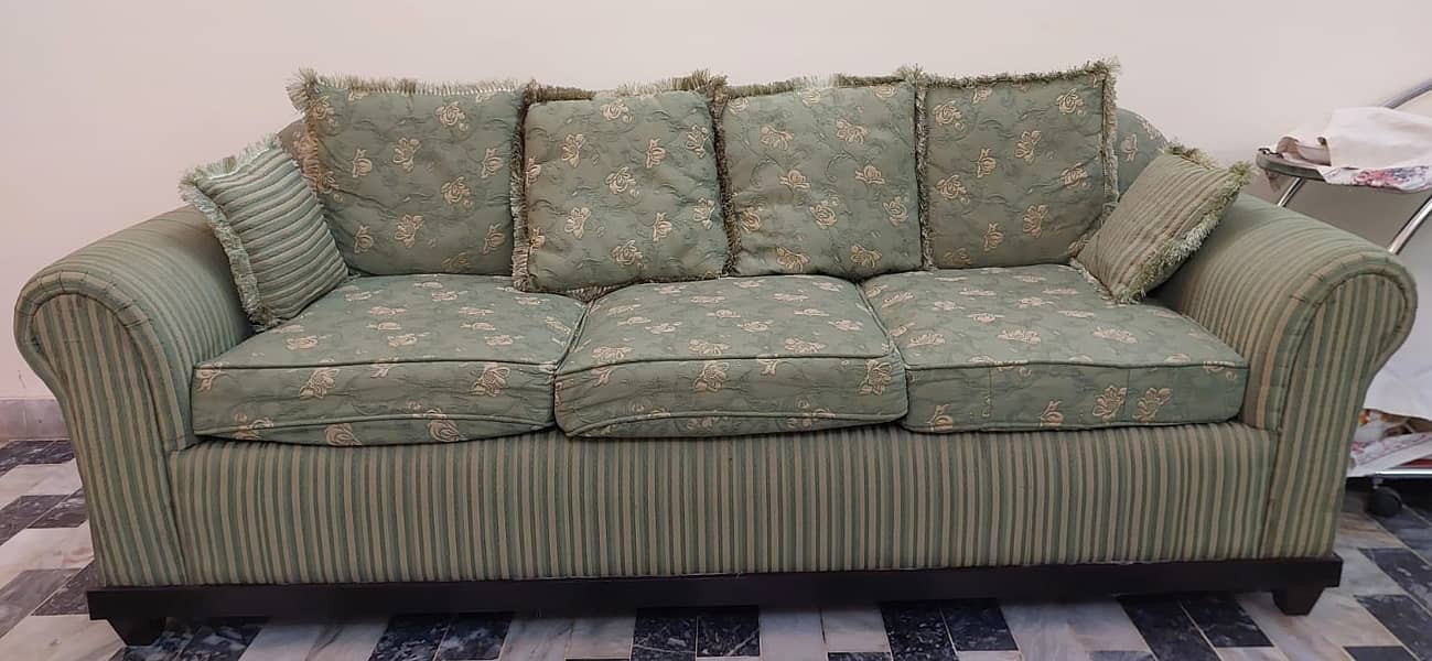 7-Seater Sofa Set in Excellent Condition – Elegant & Comfortable 1