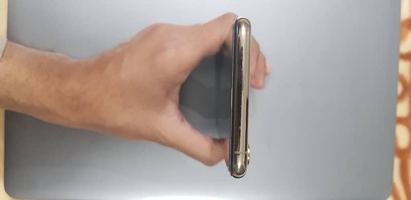 iPhone XSMAX, 256 Gb, Factory Unlock, 80% Health. 5