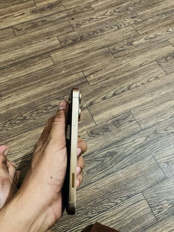 iPhone Xř Converted into 16 pro 2