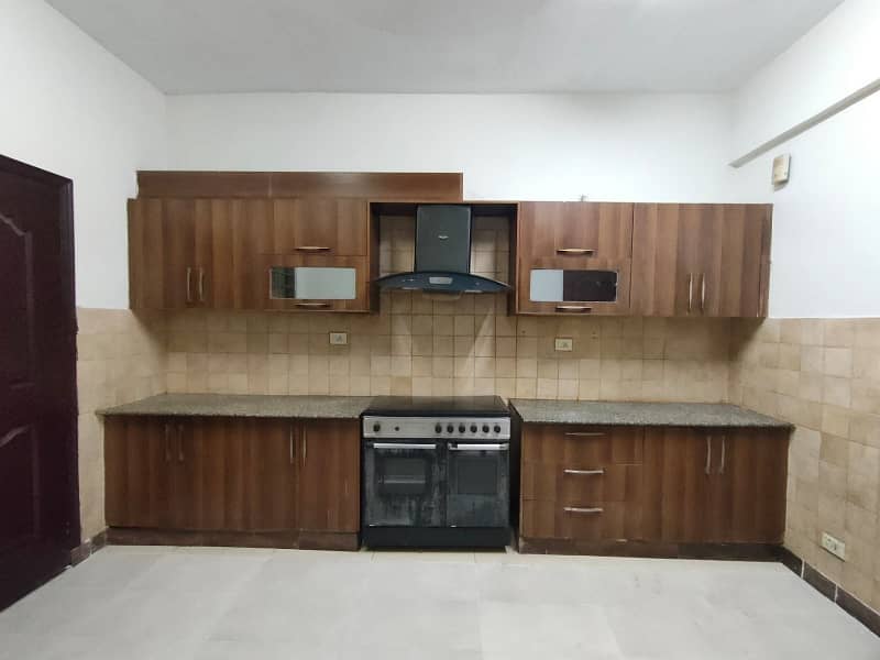 Superb And Open View 10 MARLA 3 BED FLAT ON 6th Floor Is Available For Sale In ASKARI-11 LAHORE 9