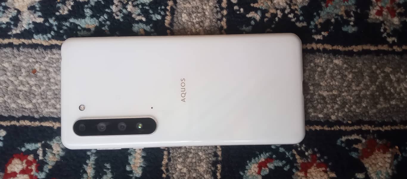 Aquos R5 / sharp R5 0