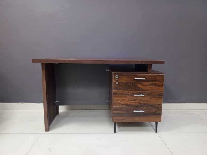 Modern Office Table for Sale – Stylish & Durable, Great Condition! 11