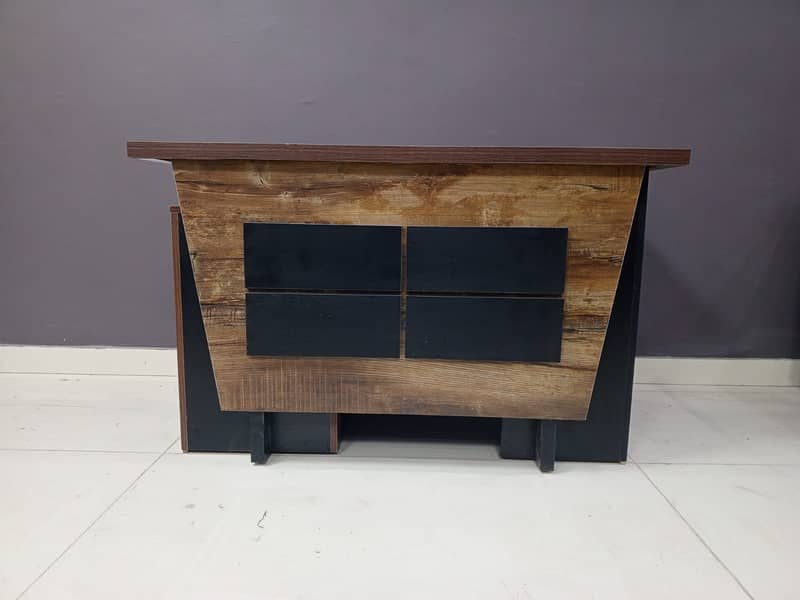 Modern Office Table for Sale – Stylish & Durable, Great Condition! 15
