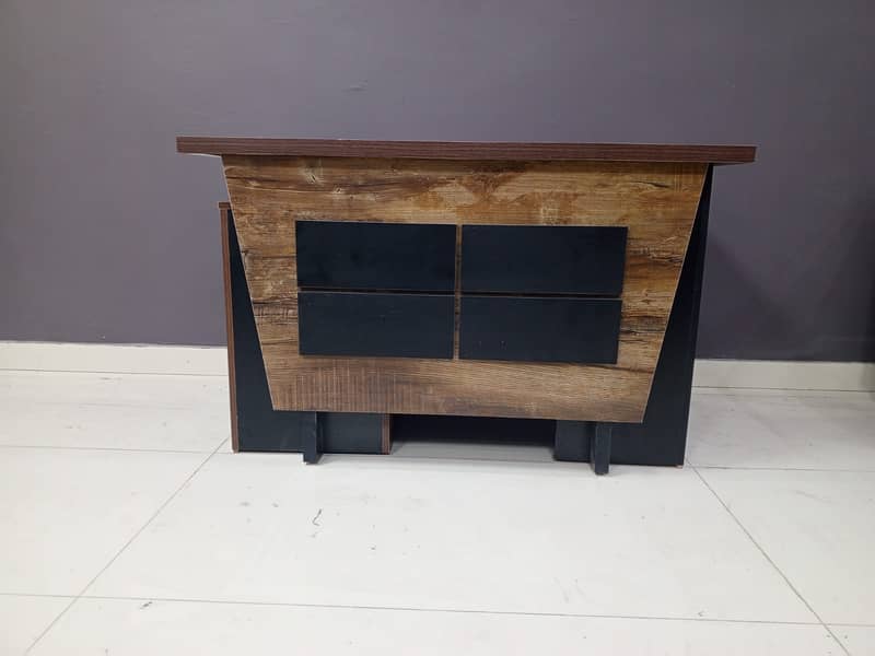 Modern Office Table for Sale – Stylish & Durable, Great Condition! 16