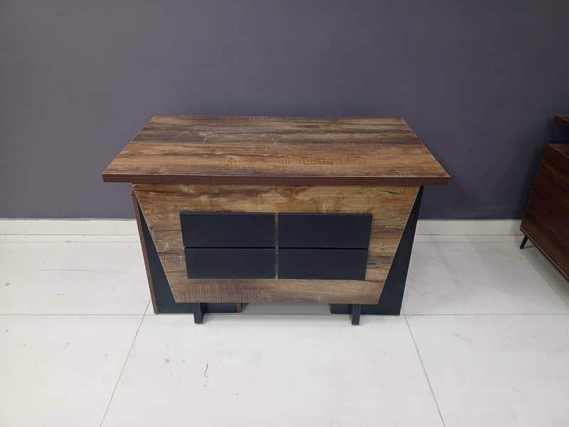 Modern Office Table for Sale – Stylish & Durable, Great Condition! 17