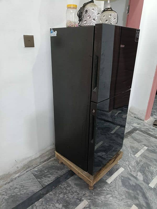 Haier Refrigerator HRF-216 Black 2