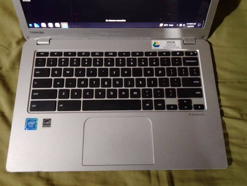 Toshiba Chromebook window 10 supported like new condition 10 by 10 1