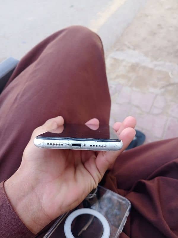 iPhone xr 64gb Just btry change 10/8 4