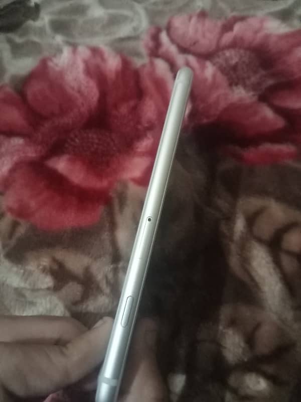 IPHONE 8 USED LIKE NEW 3