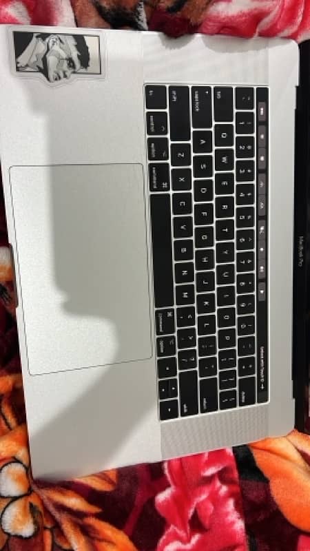 macbook pro 2017 with touch bar, SSD 500GB condition 10/10 0