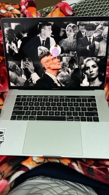 macbook pro 2017 with touch bar, SSD 500GB condition 10/10 1