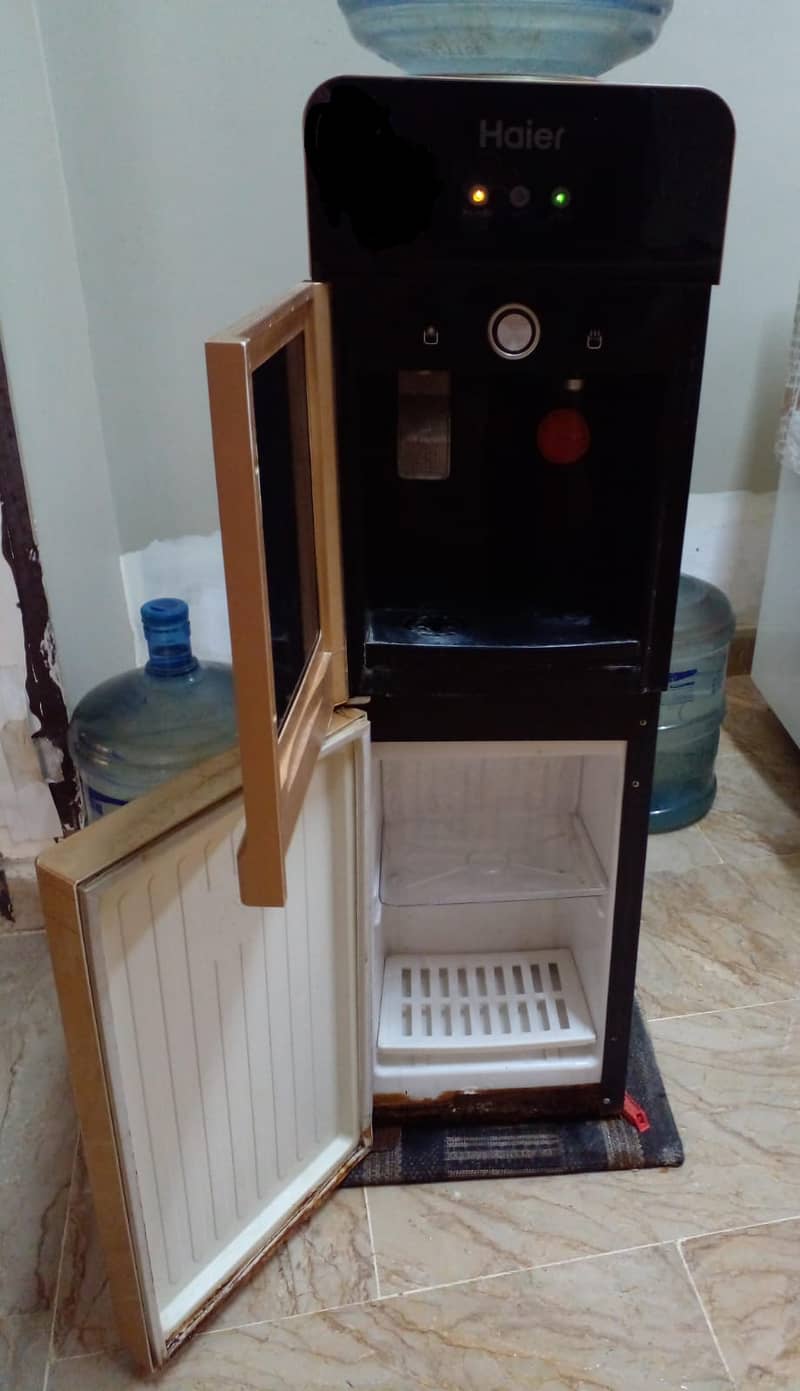 Haier Hot and Cold Water Dispenser Model HWD-JX01G 1