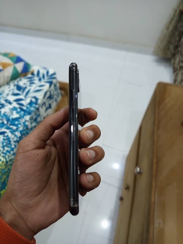 iPhone X Pta Approved 10/10 condition 2