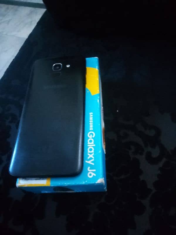 Samsung J6 with box pta approved isse sasti chup h bs 2