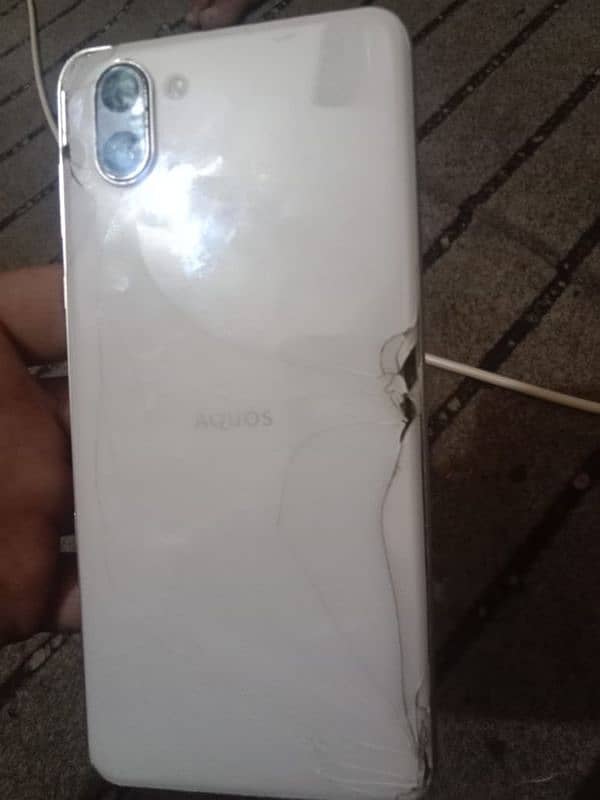 Aquos r3 Non pta Back broken 0