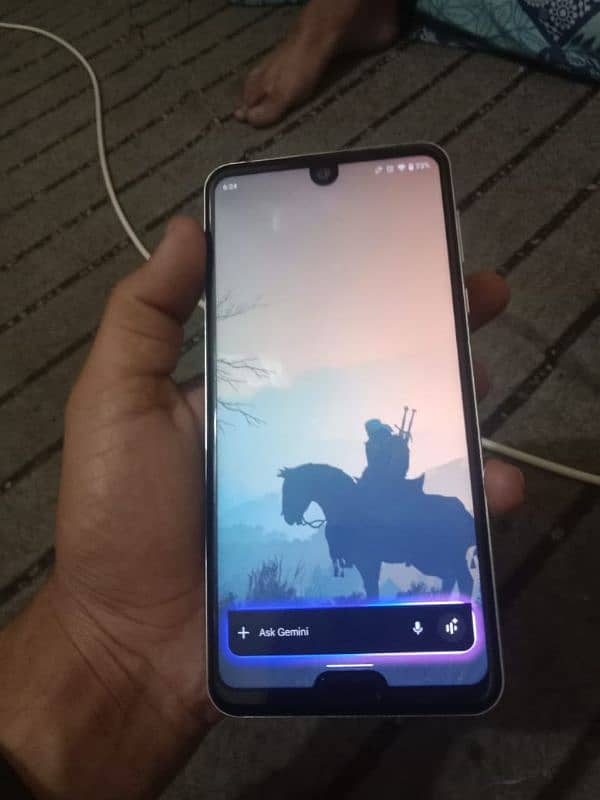 Aquos r3 Non pta Back broken 5