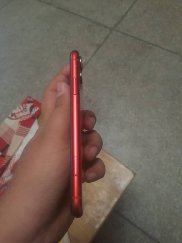 Iphone 11 Red colour 6