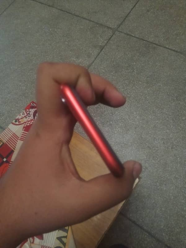 Iphone 11 Red colour 9