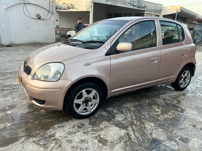 Toyota Vitz 2000 4