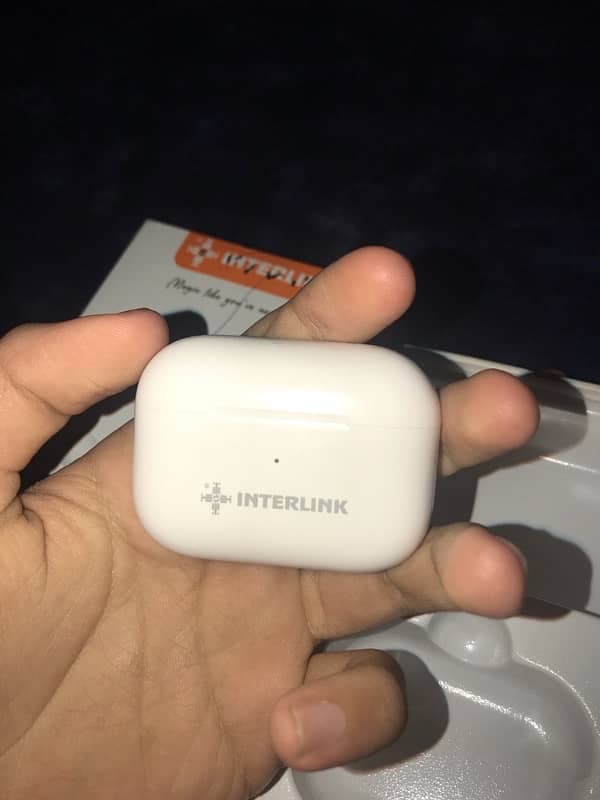 Interlink Airpods Pro 4