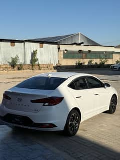 Hyundai Elantra 2022