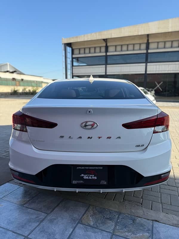 Hyundai Elantra 2022 3