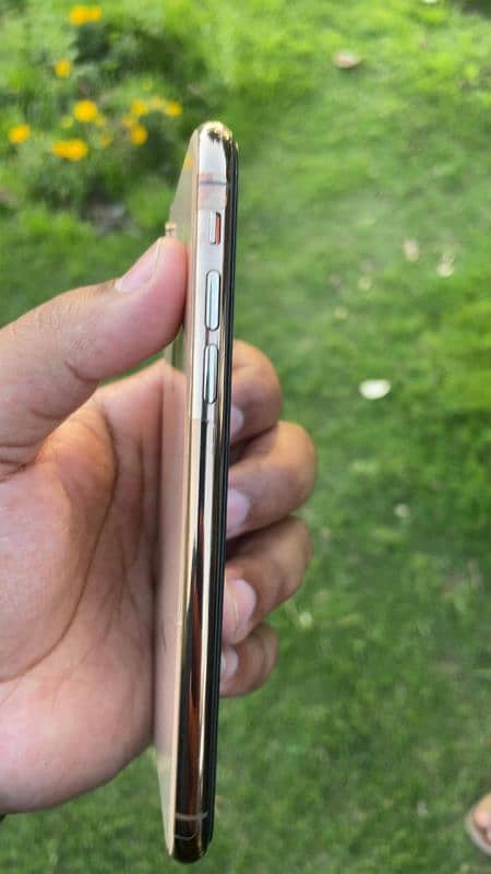 I Phone XS 64 GB Factory unlocked 3