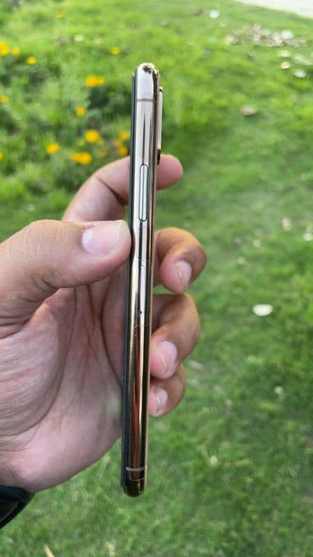 I Phone XS 64 GB Factory unlocked 7