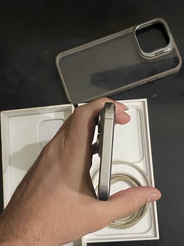 iPhone 15 pro max - Non pta factory Unlocked- 256 GB 4