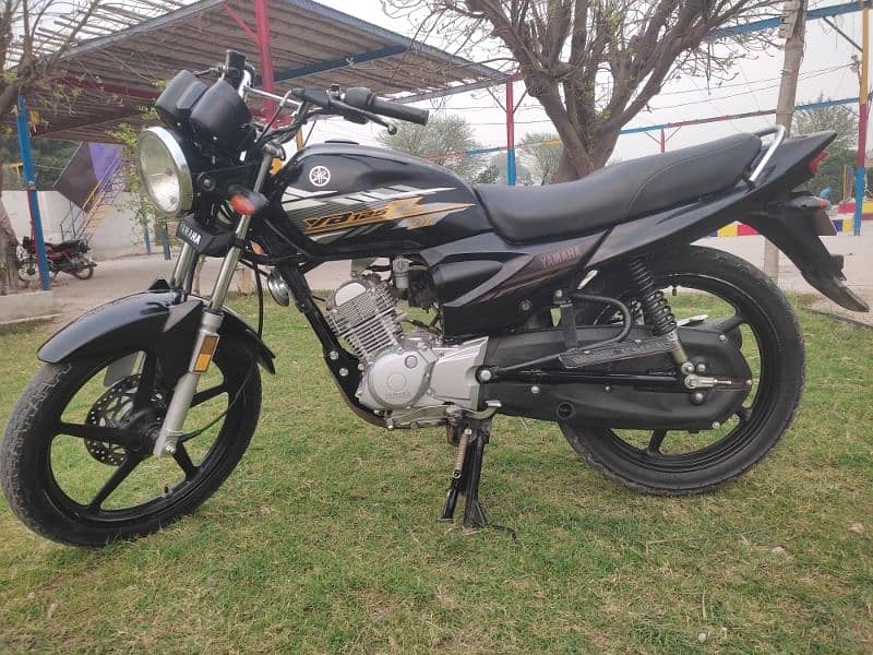 Yamaha black DX 2020 Model 0