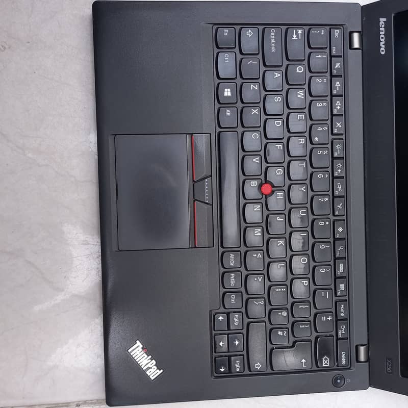 Lenovo Thinkpad X250 i5-5th Generation 4