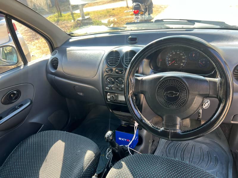 Chevrolet joy 2006 golden 1