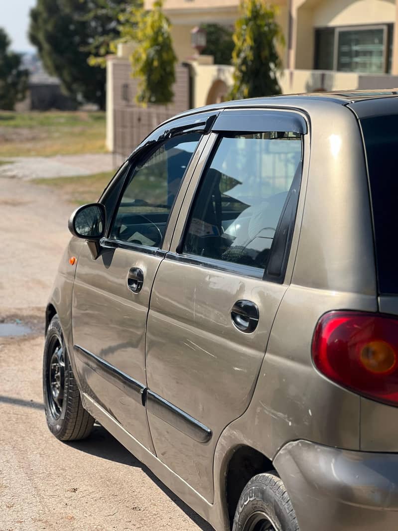 Chevrolet joy 2006 golden 3