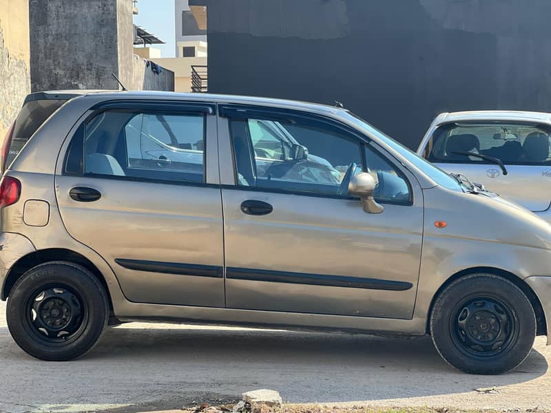 Chevrolet joy 2006 golden 4
