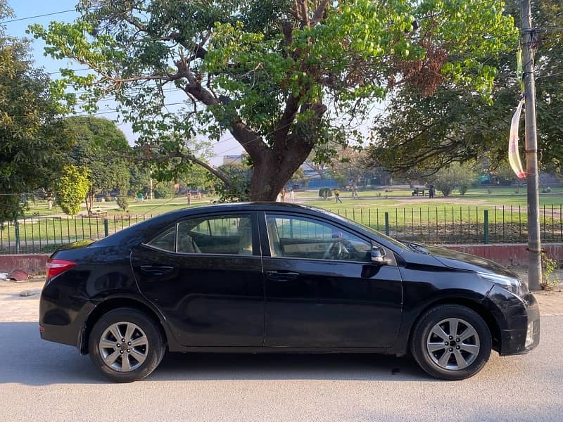 Toyota Corolla Altis 2014 4