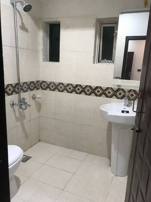 3 BAD APARTMENT AVAILABL FOR RENT IN E 11 9