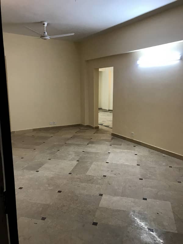 E 11- 3BAD APARTMENT AVAILABLE FOR RENT 1